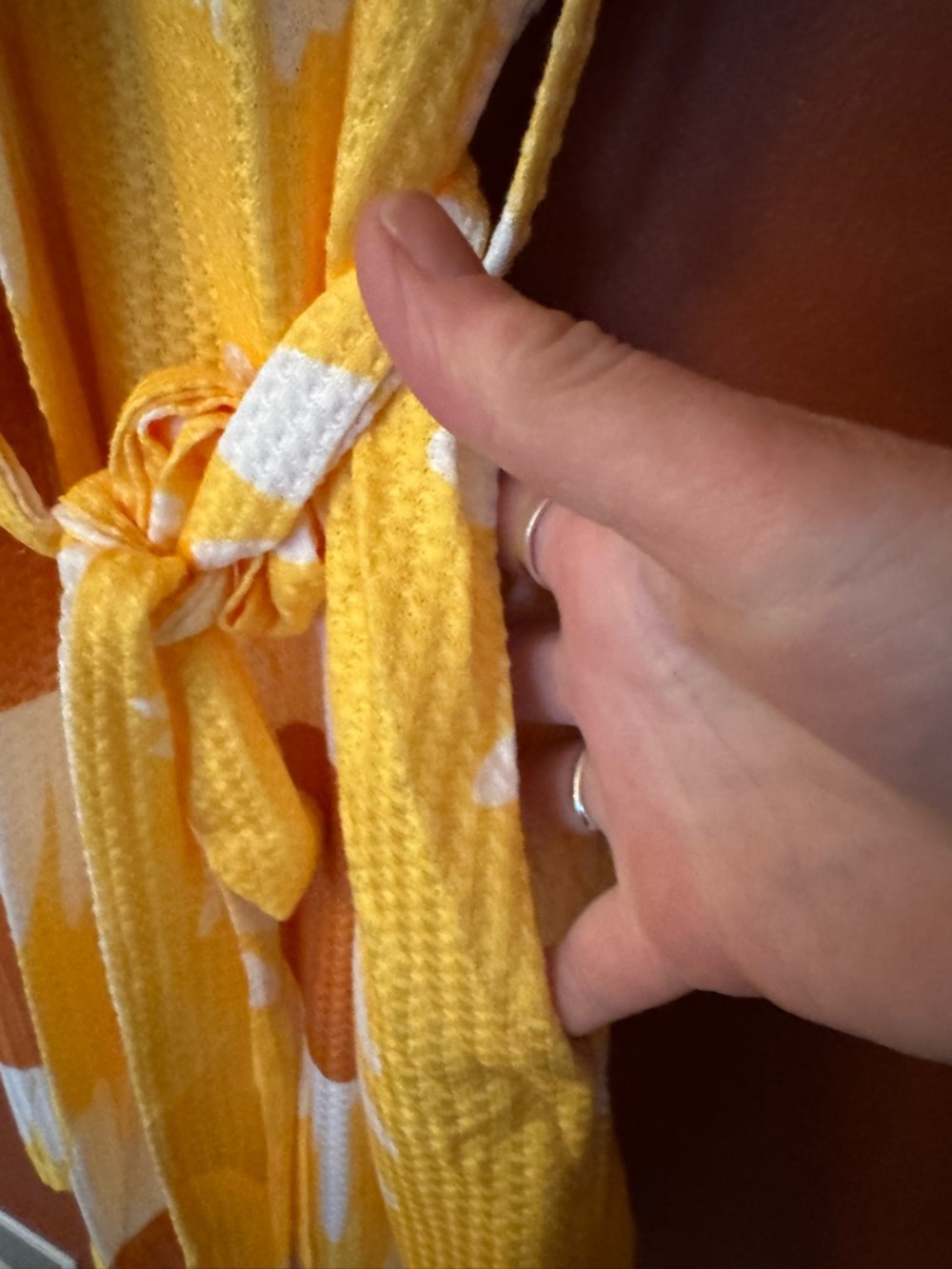 SHORTIE DAISY ROBE..NWOT - Picture 3 of 5